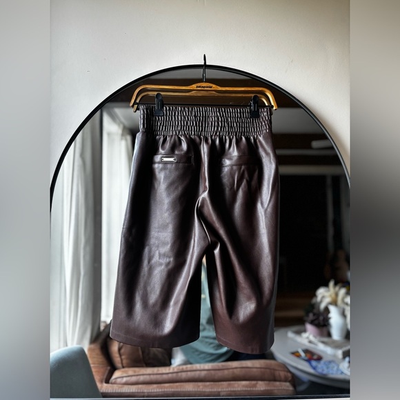 MANIÈRE DE VOIR | faux leather city shorts | size 10 - Picture 4 of 5